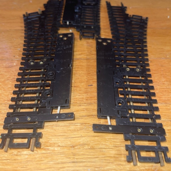 H0 SCALE TRUE-TRACK SNAP-SWITCHES(3) one right/2 left - Picture 3 of 10